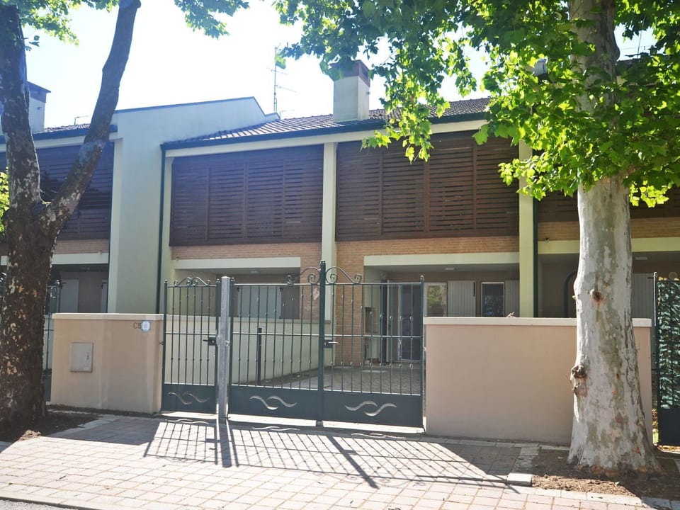 Property building, Patio, Garden