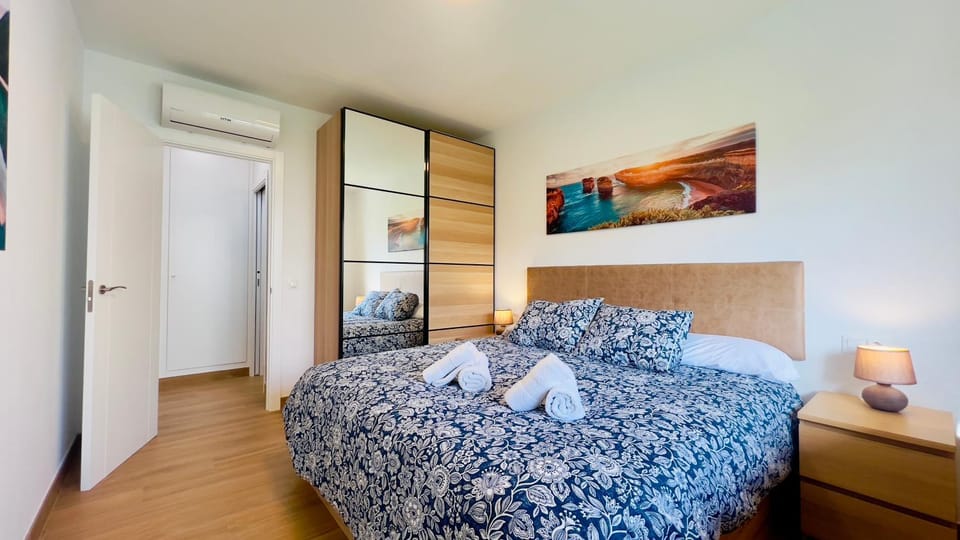 Bed, Photo of the whole room, Bedroom, towels, wardrobe, air conditioner