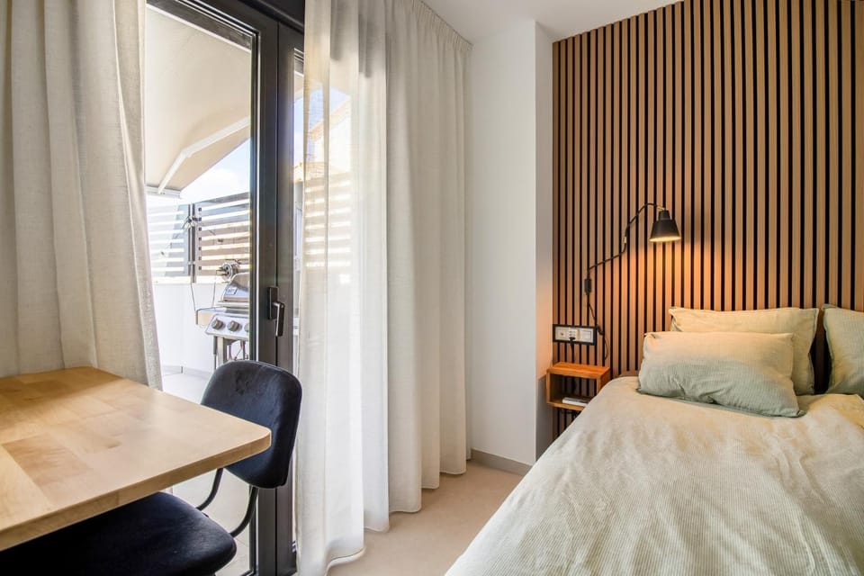 Photo of the whole room, Bedroom