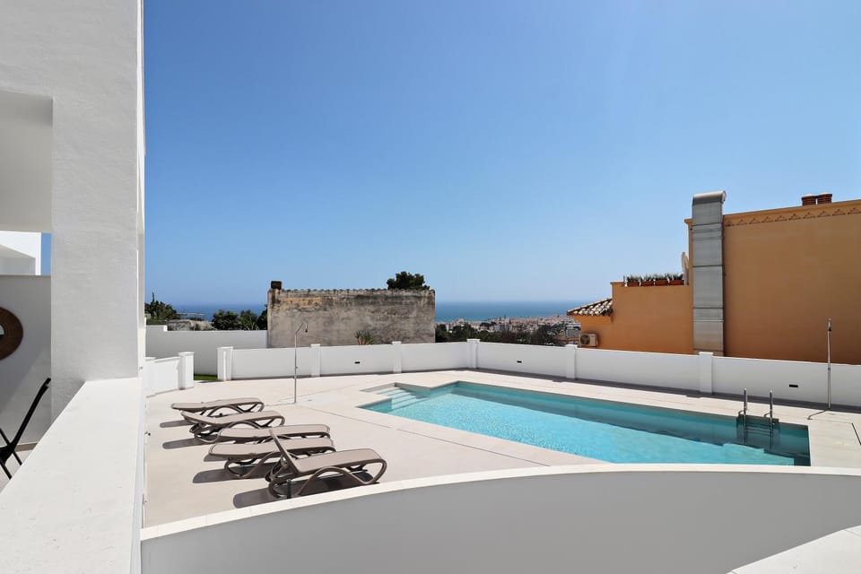 Natural landscape, View (from property/room), Balcony/Terrace, Pool view, Sea view, Swimming pool, sunbed