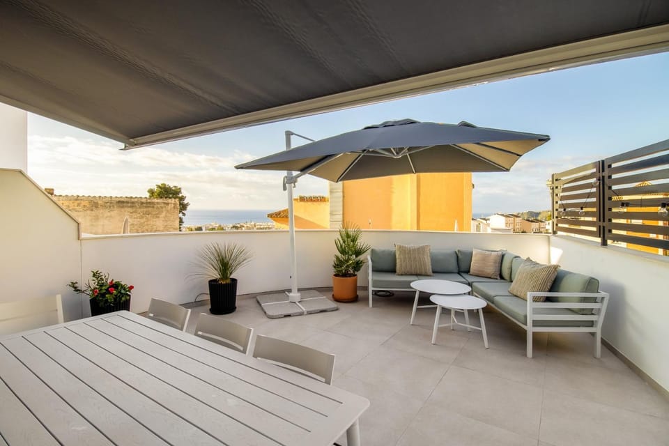 Patio, Day, Natural landscape, Balcony/Terrace, Seating area, Sea view