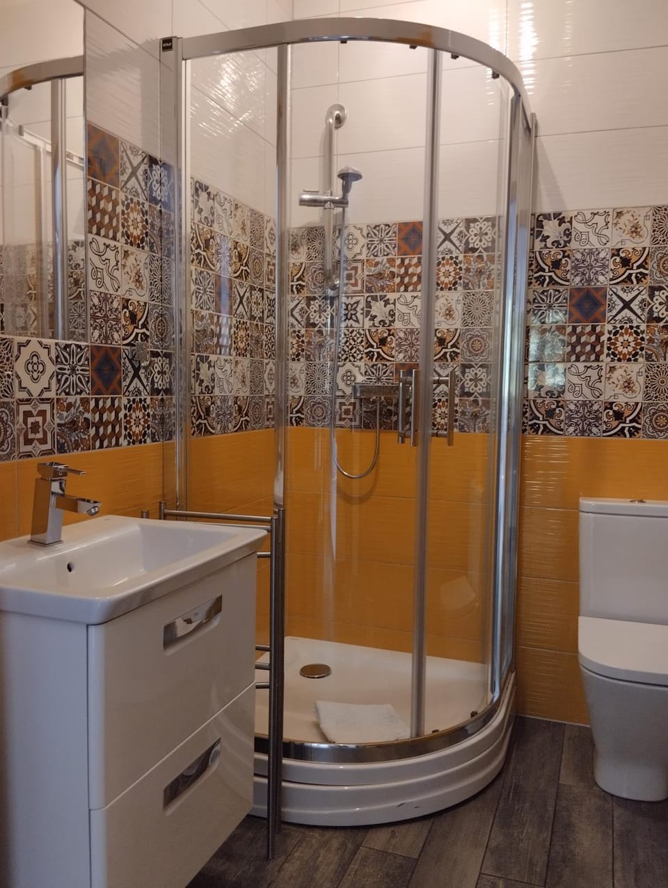 Shower, Toilet