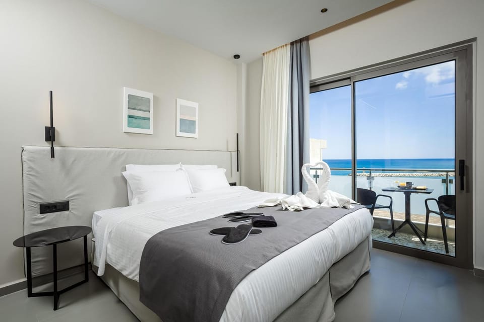 Bed, Photo of the whole room, Sea view, towels