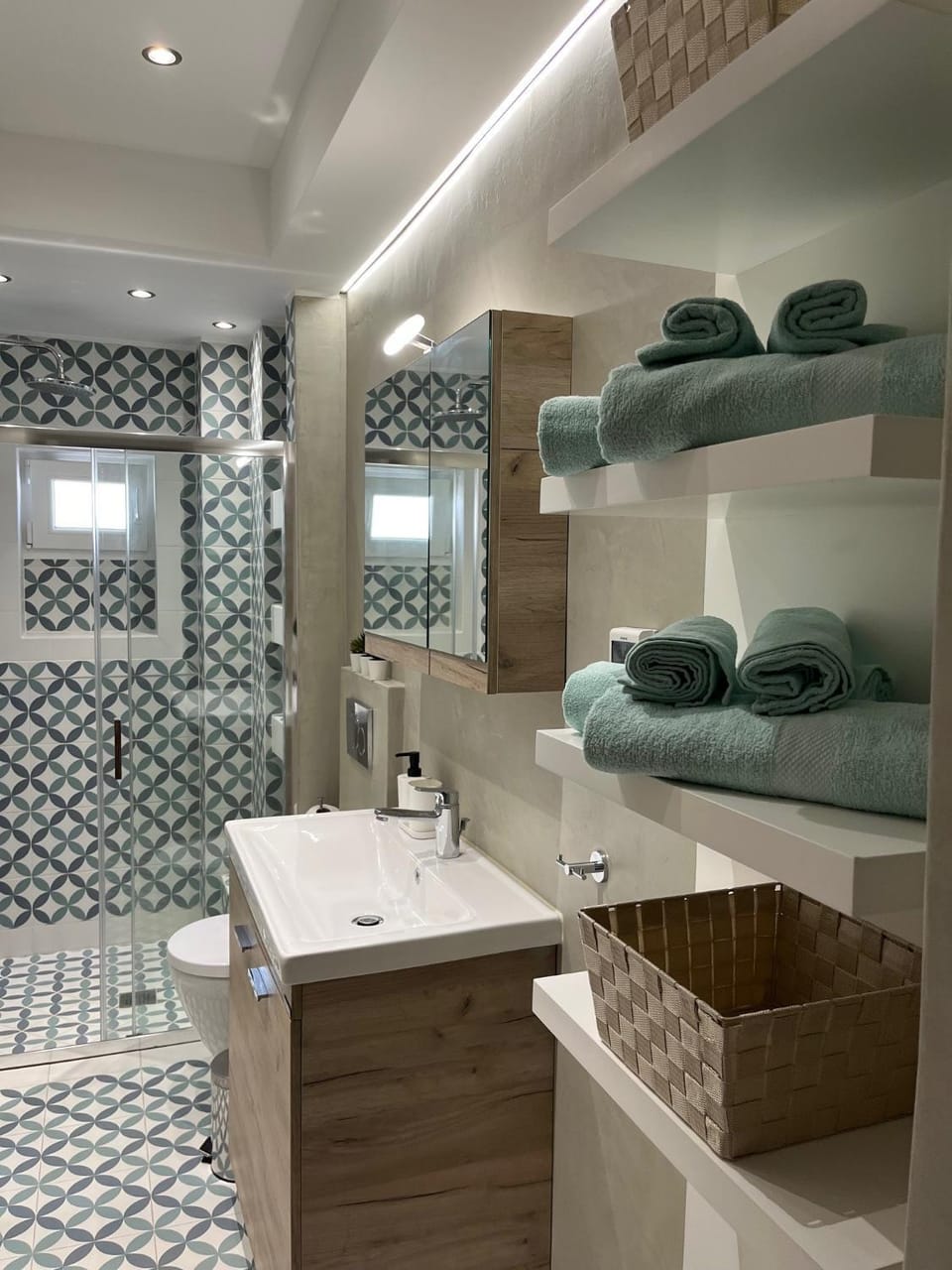 Shower, Bathroom, towels