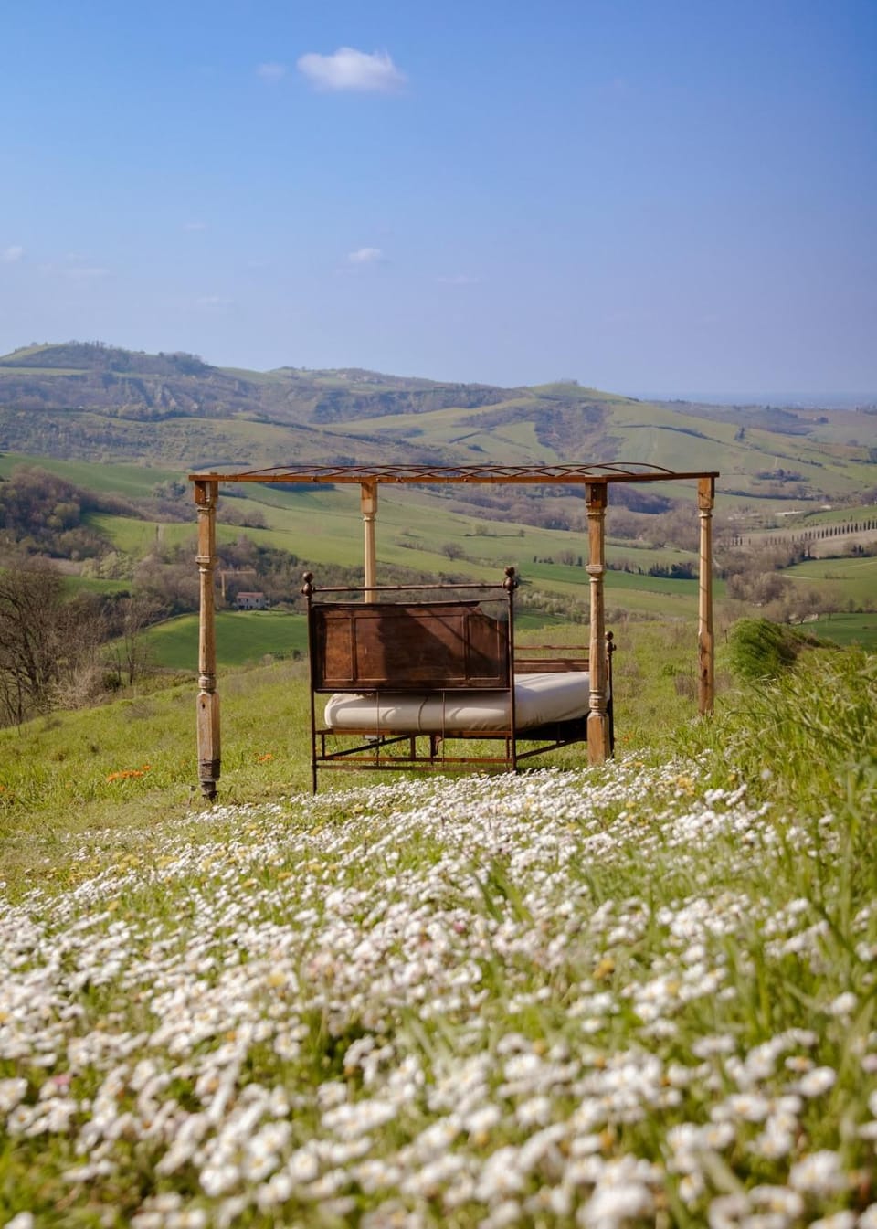 Respiro Glamping Private Retreat with Hot Tub House in Emilia-Romagna