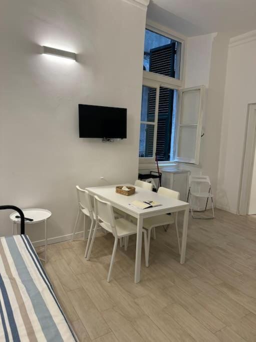 TV and multimedia, Kitchen or kitchenette, Living room, Dining area