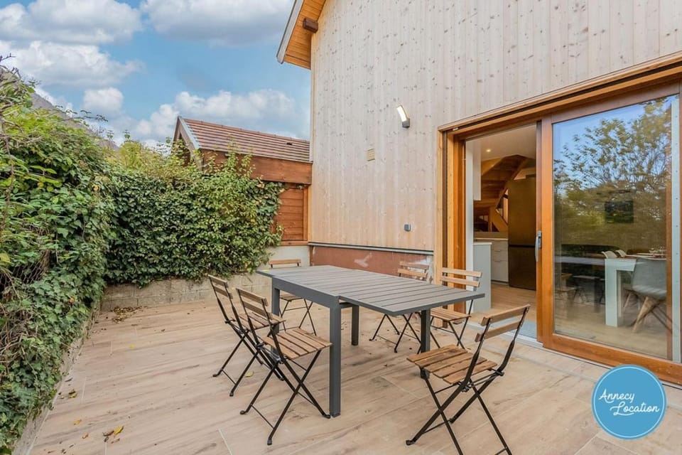 Renovated Chalet in the Heart of Menthon Chalet in Menthon-Saint-Bernard