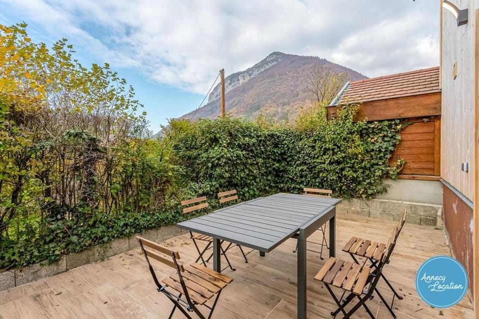 Renovated Chalet in the Heart of Menthon Chalet in Menthon-Saint-Bernard