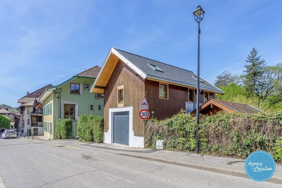 Renovated Chalet in the Heart of Menthon Chalet in Menthon-Saint-Bernard