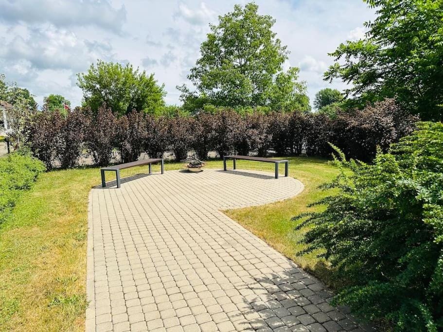 Neighbourhood, BBQ facilities