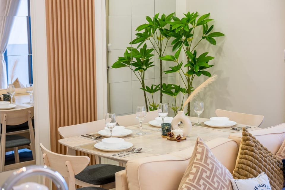Seating area, Dining area