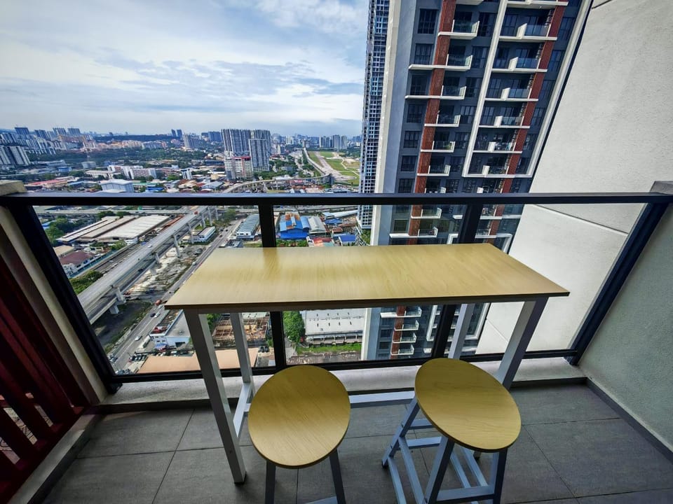 Day, View (from property/room), Balcony/Terrace, Seating area, City view