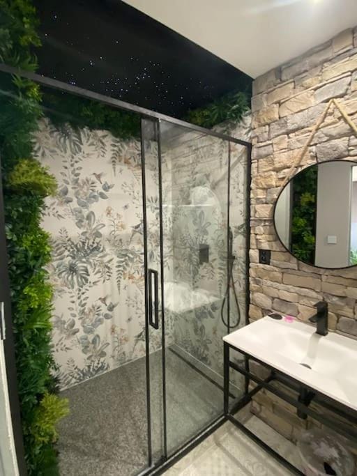 Shower, Bathroom