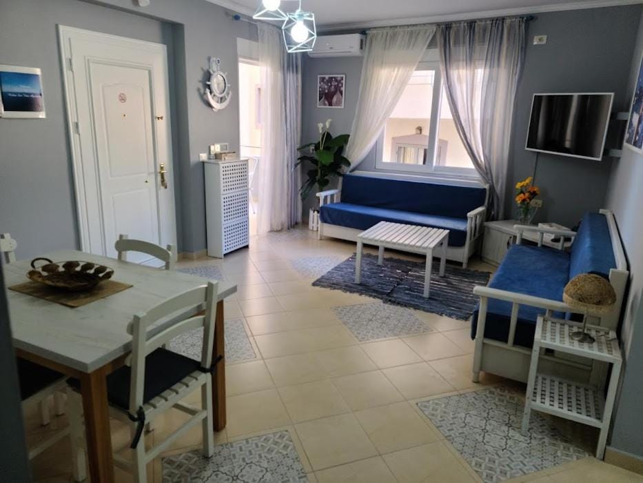 TV and multimedia, Living room, Photo of the whole room, Seating area, Dining area, air conditioner