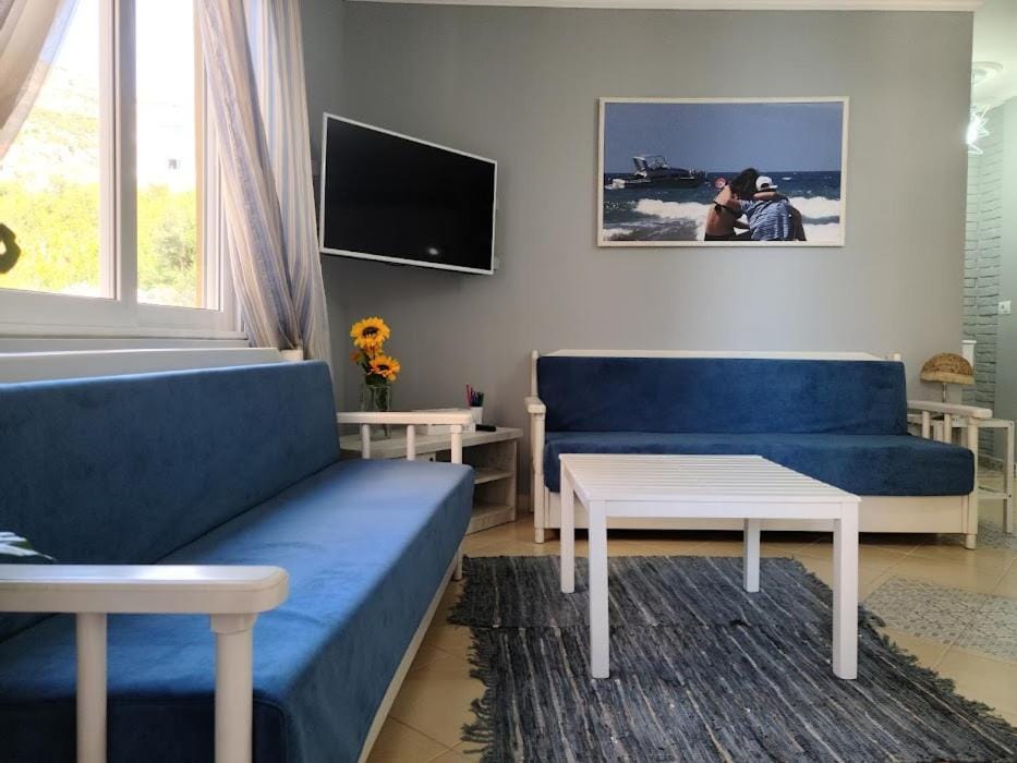Communal lounge/ TV room, TV and multimedia, Living room, Seating area