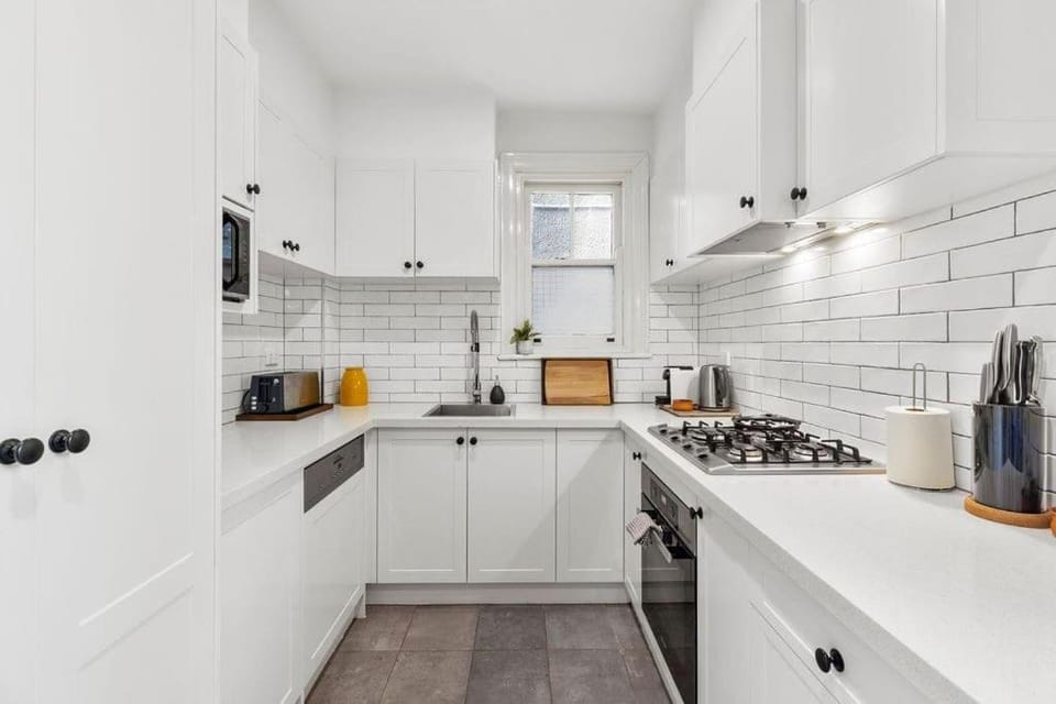 Kitchen or kitchenette, oven, stove