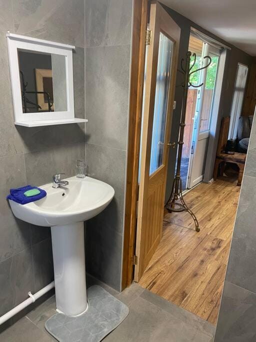 Bar Lodge Apartment in Amber Valley