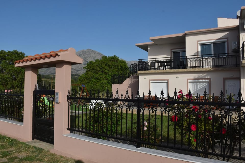 Property building, Garden, Garden view, Mountain view