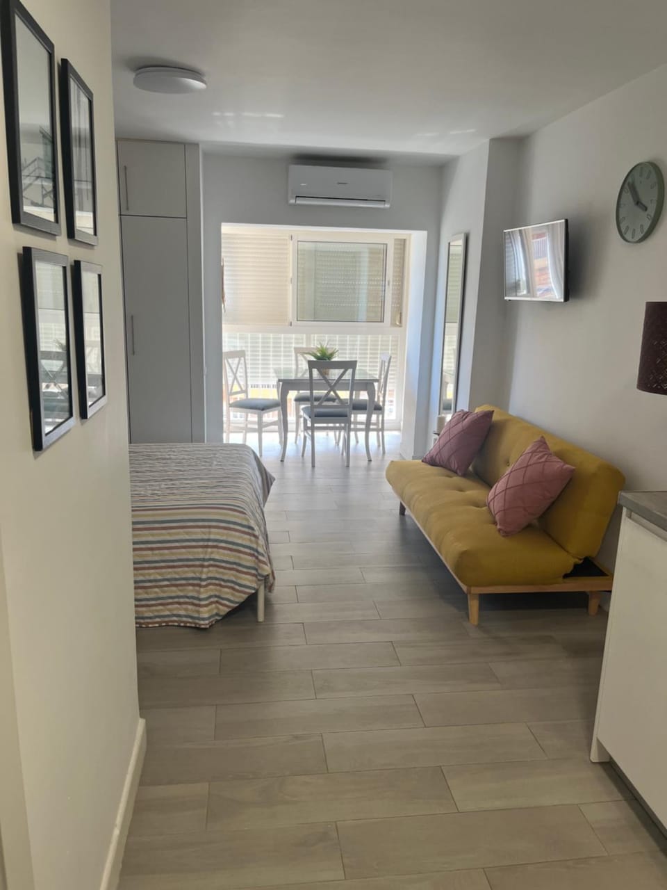 Bed, Photo of the whole room, Bedroom, air conditioner
