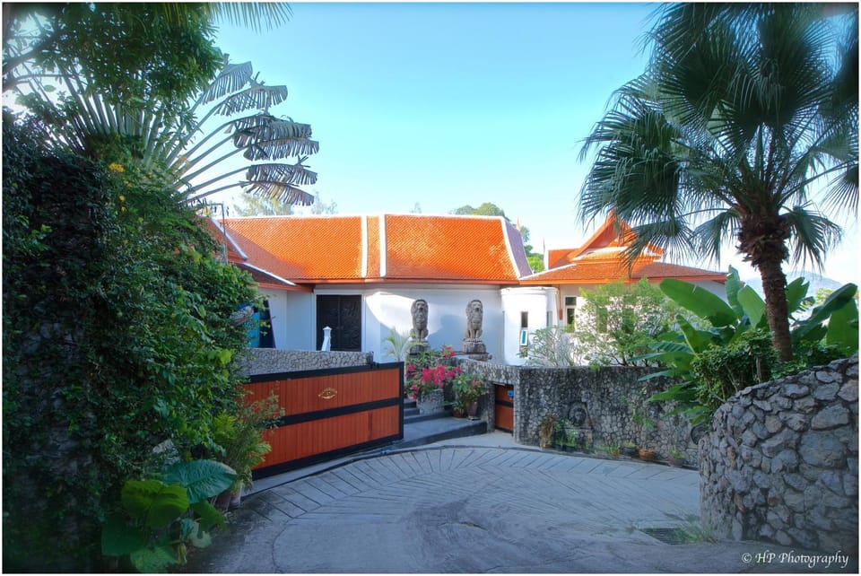 Property building, Facade/entrance, Day