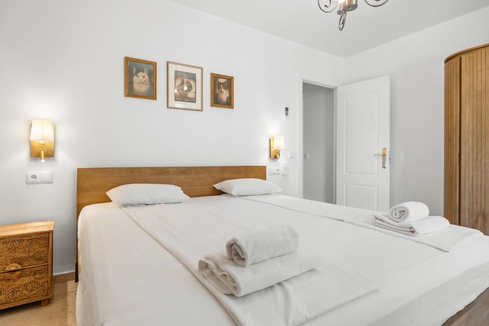 Bed, Other, Bedroom