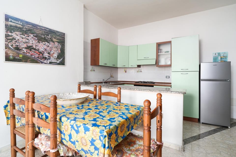Property building, Kitchen or kitchenette, Living room