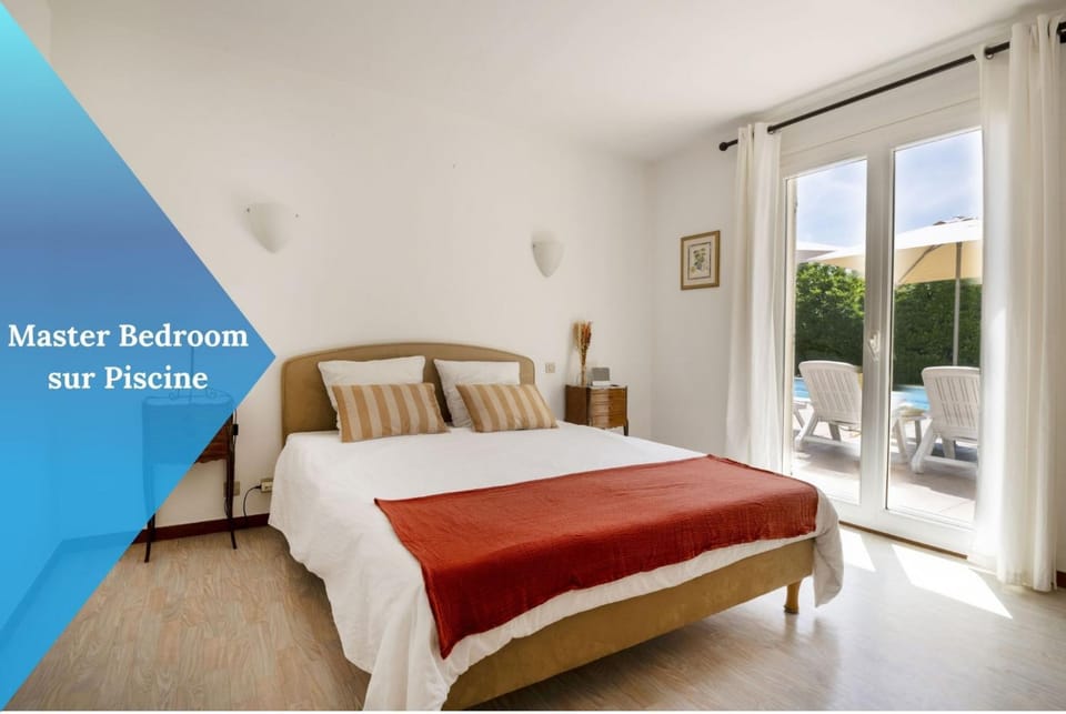 Patio, Bed, Garden, View (from property/room), Photo of the whole room, Bedroom, Swimming pool