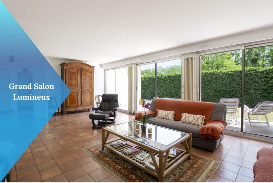 Patio, Garden, Living room, Seating area, Swimming pool