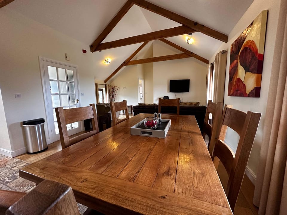 TV and multimedia, Kitchen or kitchenette, Living room, Seating area, Dining area, Evening entertainment