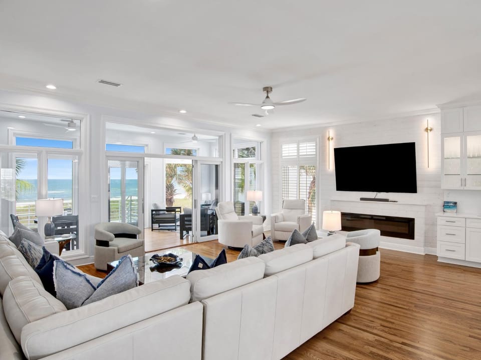 TV and multimedia, View (from property/room), Living room, Seating area, Sea view, furniture