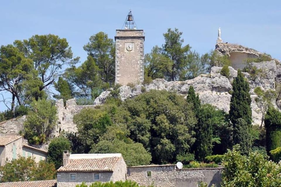 Nearby landmark, Natural landscape, Landmark view