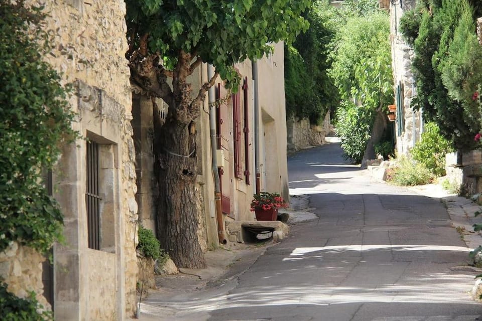 Neighbourhood, Street view