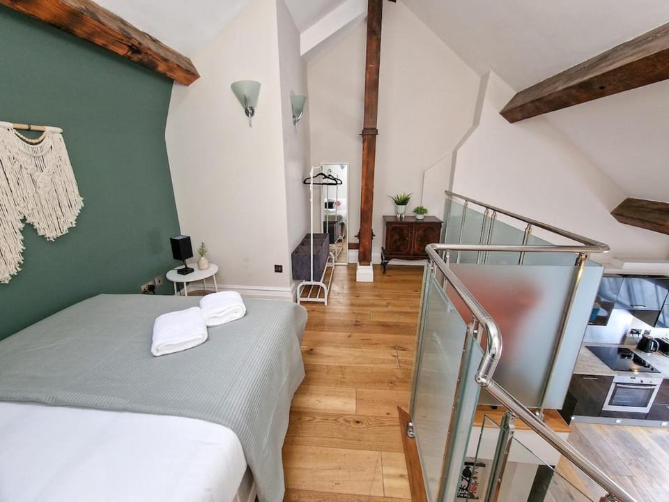 3 Bed Piccadilly Duplex City Centre House in Manchester