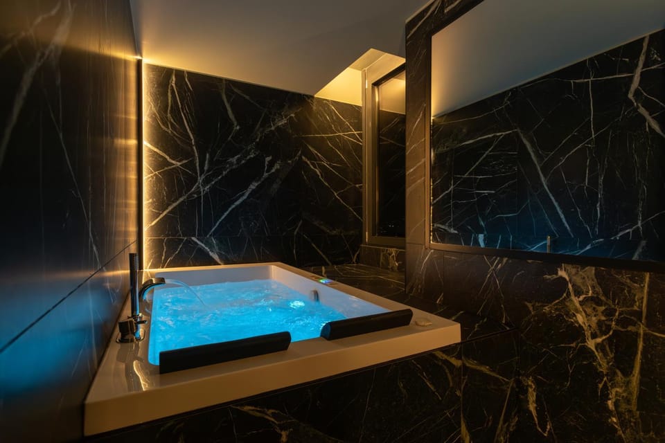 Hot Tub, Hot Tub, Bathroom, Bath