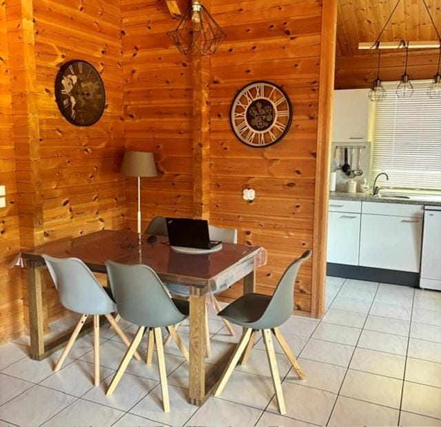 LES REFUGES DU LOT Kouki's Lodge Chalet in Occitanie