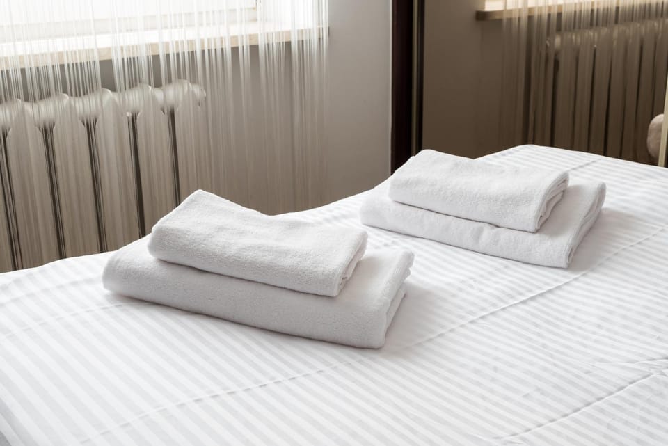 Bed, Photo of the whole room, Bedroom, towels
