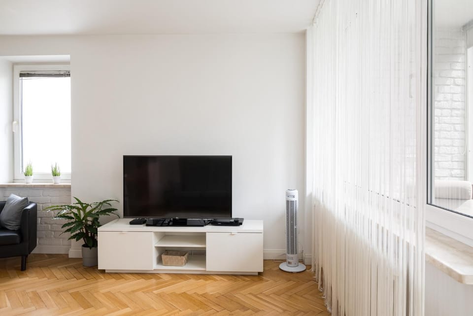 Communal lounge/ TV room, TV and multimedia, Living room, Seating area, Evening entertainment