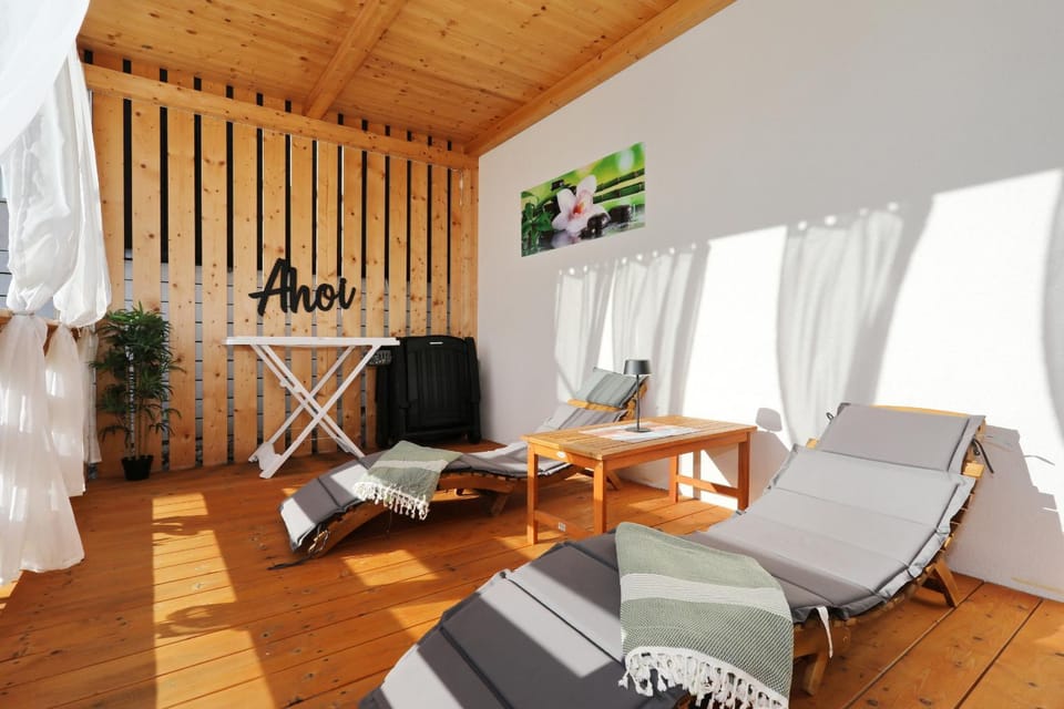Balcony/Terrace, sunbed