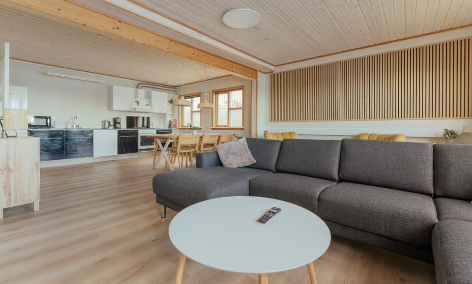 Kitchen or kitchenette, Living room, Seating area, Dining area