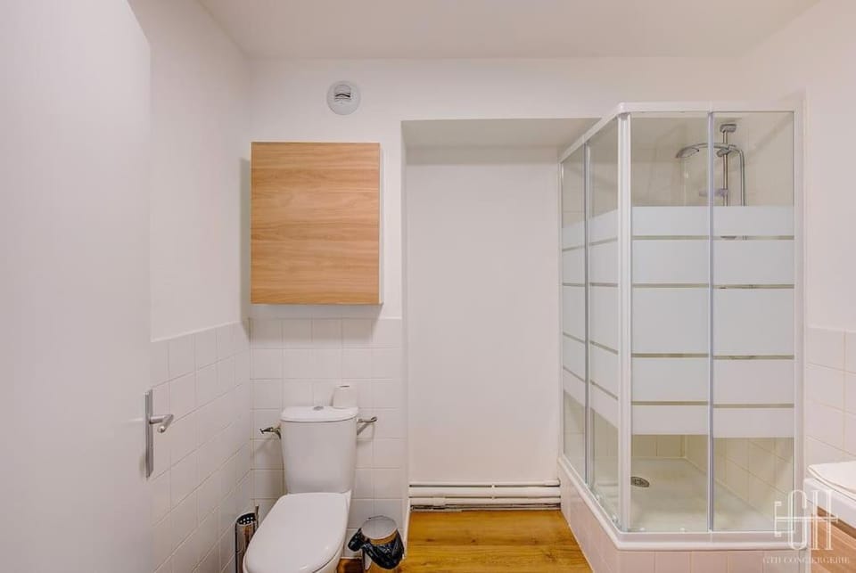 Shower, Toilet, Bathroom