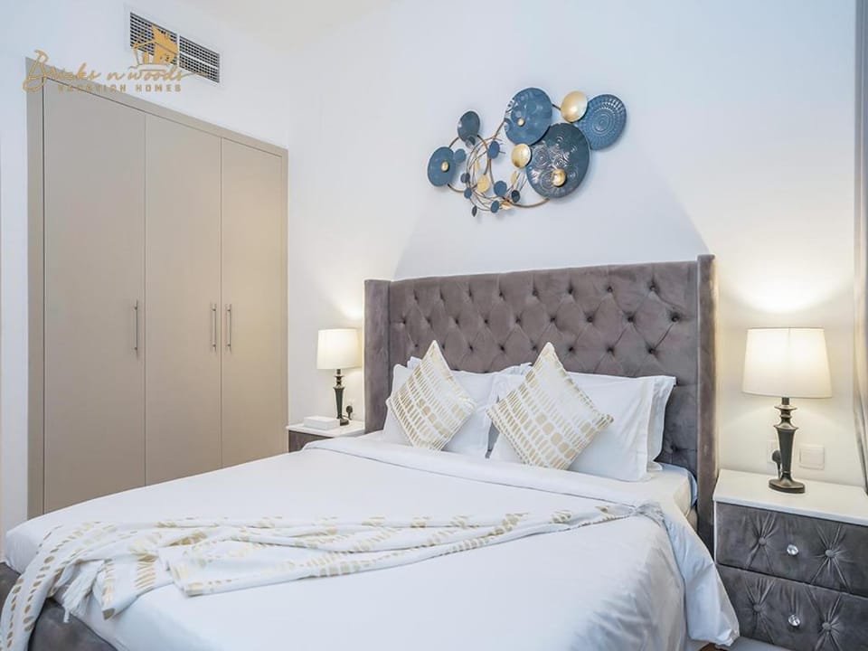 Modern High Floor Canal View1 BHK Apartment in Dubai