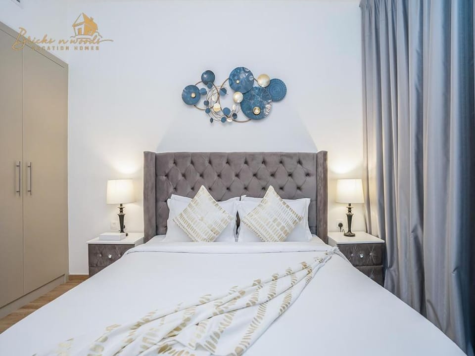 Modern High Floor Canal View1 BHK Apartment in Dubai