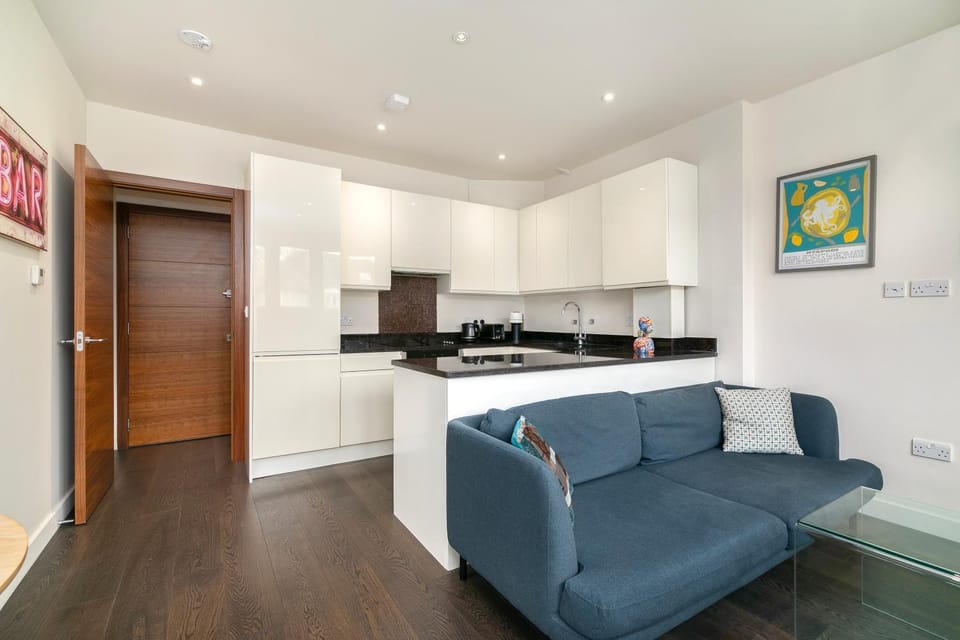 Kitchen or kitchenette, Living room, Seating area, minibar