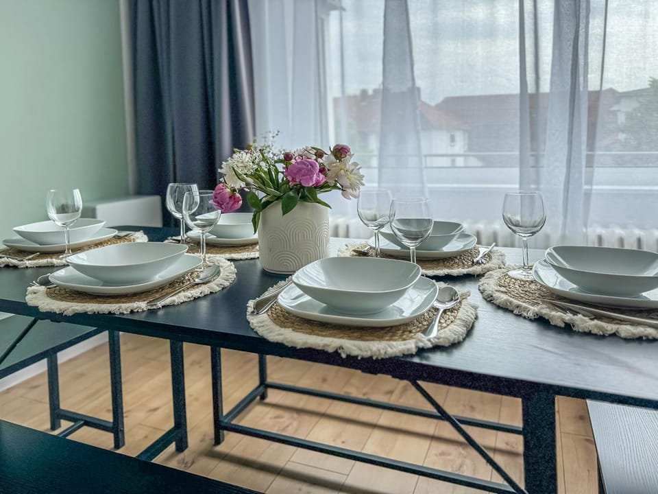 Food and drinks, Dining area, Food