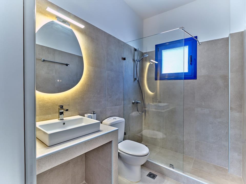 Shower, Toilet, Bathroom, towels