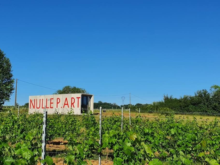 Un loft original au milieu des vignes House in Nouvelle-Aquitaine