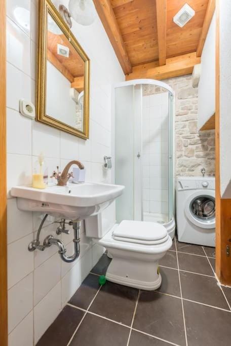 Stone house Mornar near beach Villa in Split-Dalmatia County
