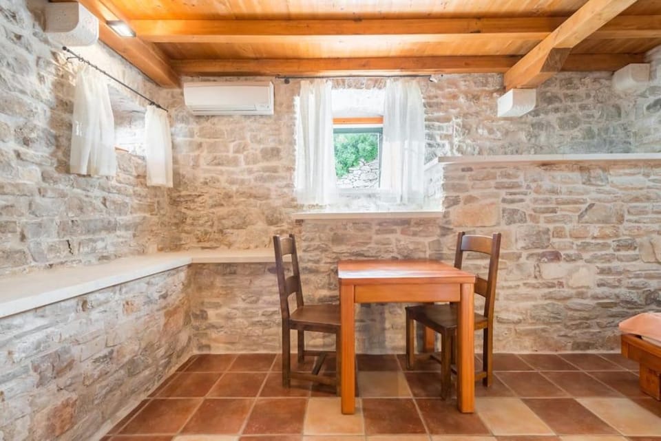 Stone house Mornar near beach Villa in Split-Dalmatia County