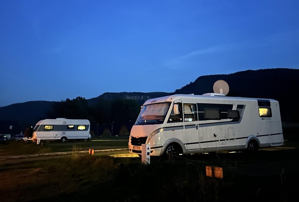 Góry Stołowe Camp - całoroczne miejsce na kamper, przyczepę lub namiot Campground/ 
RV Resort in Lower Silesian Voivodeship
