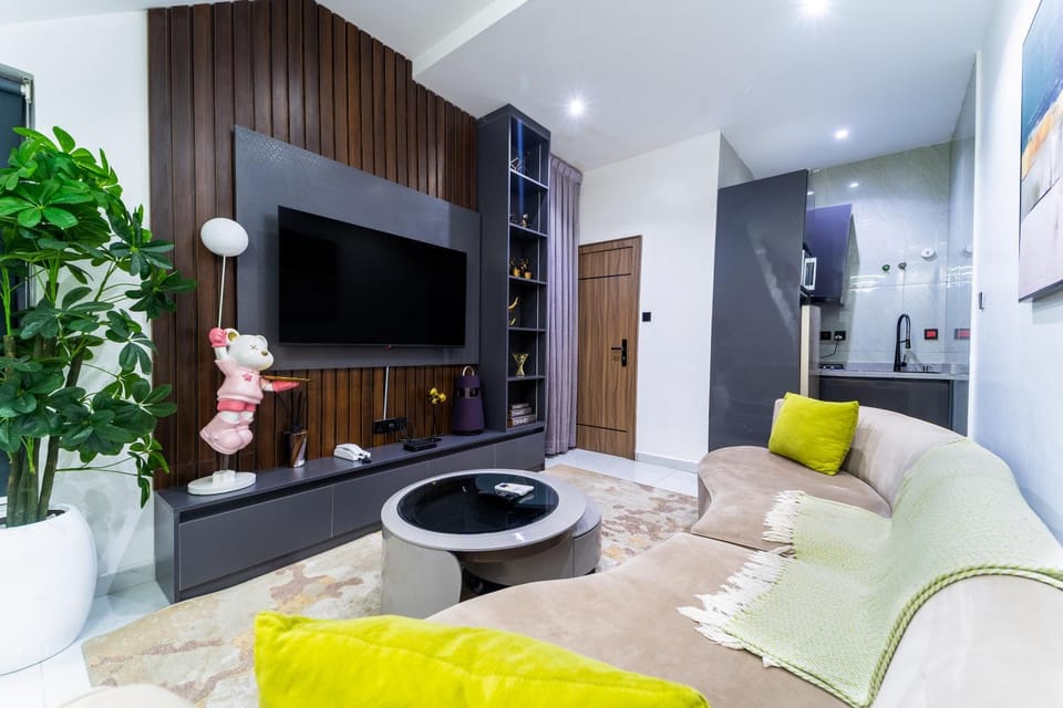 TV and multimedia, Kitchen or kitchenette, Living room, Photo of the whole room, Seating area